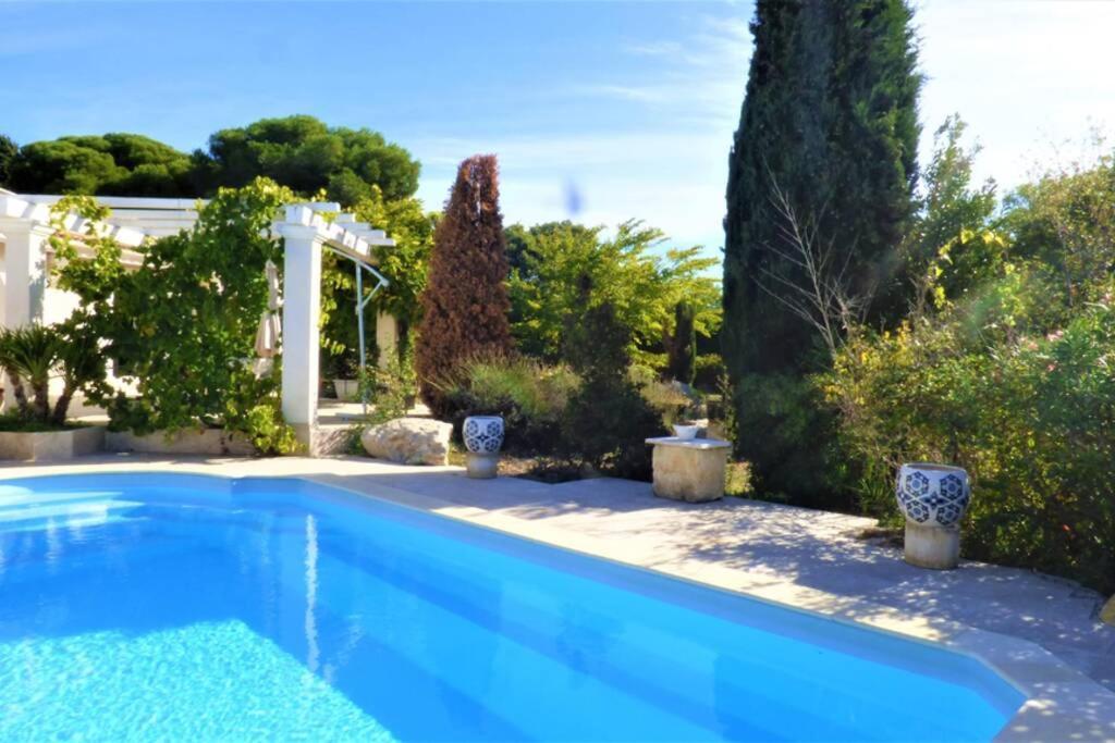 Ibis - Villa Avec Piscine, Jardin Et Parking อาร์ลส์ ภายนอก รูปภาพ