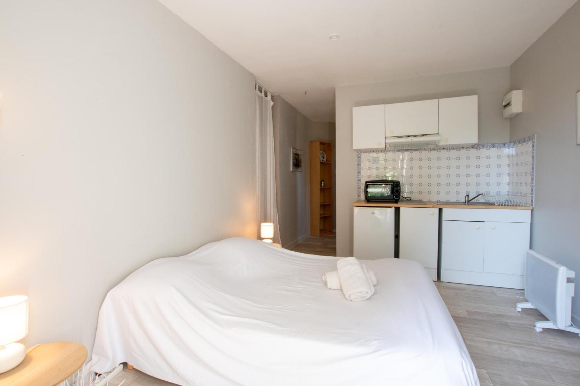 Ibis - Villa Avec Piscine, Jardin Et Parking อาร์ลส์ ภายนอก รูปภาพ
